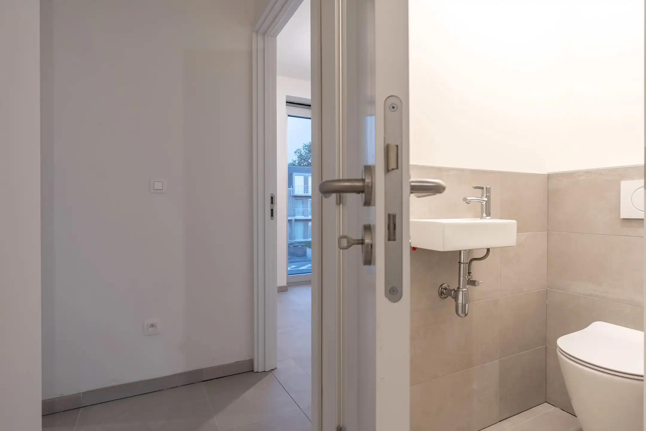 Nieuwbouwappartement met 2 slpks, terras en autostaanplaats. foto 15
