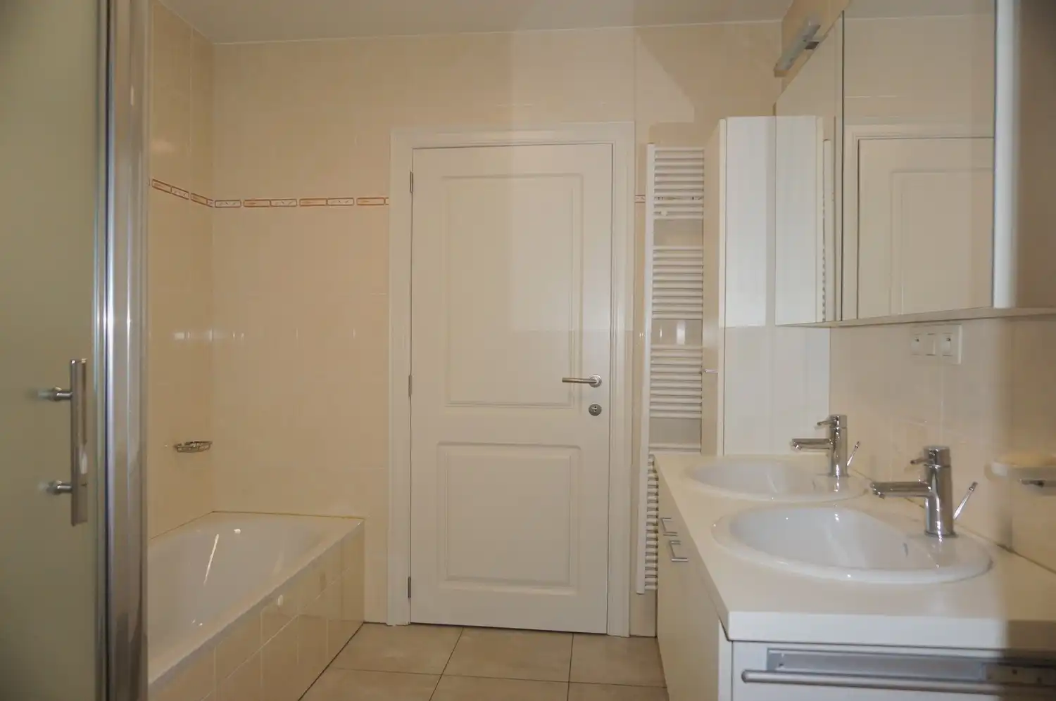 Ruim appartement van 110 m² met 2 slaapkamers, lift, 2 autostaanplaatsen en twee terrassen in het centrum van Paal foto 12
