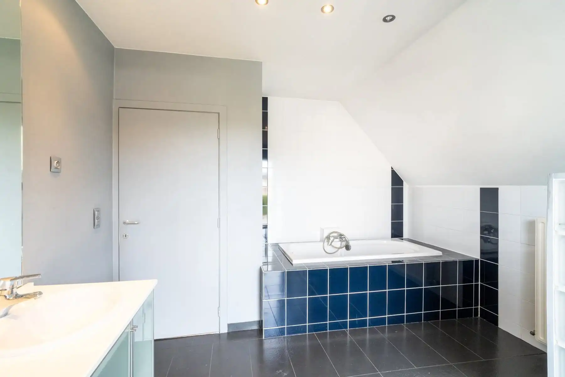Knappe villa met zuidgerichte tuin, zwembad en poolhouse foto 28