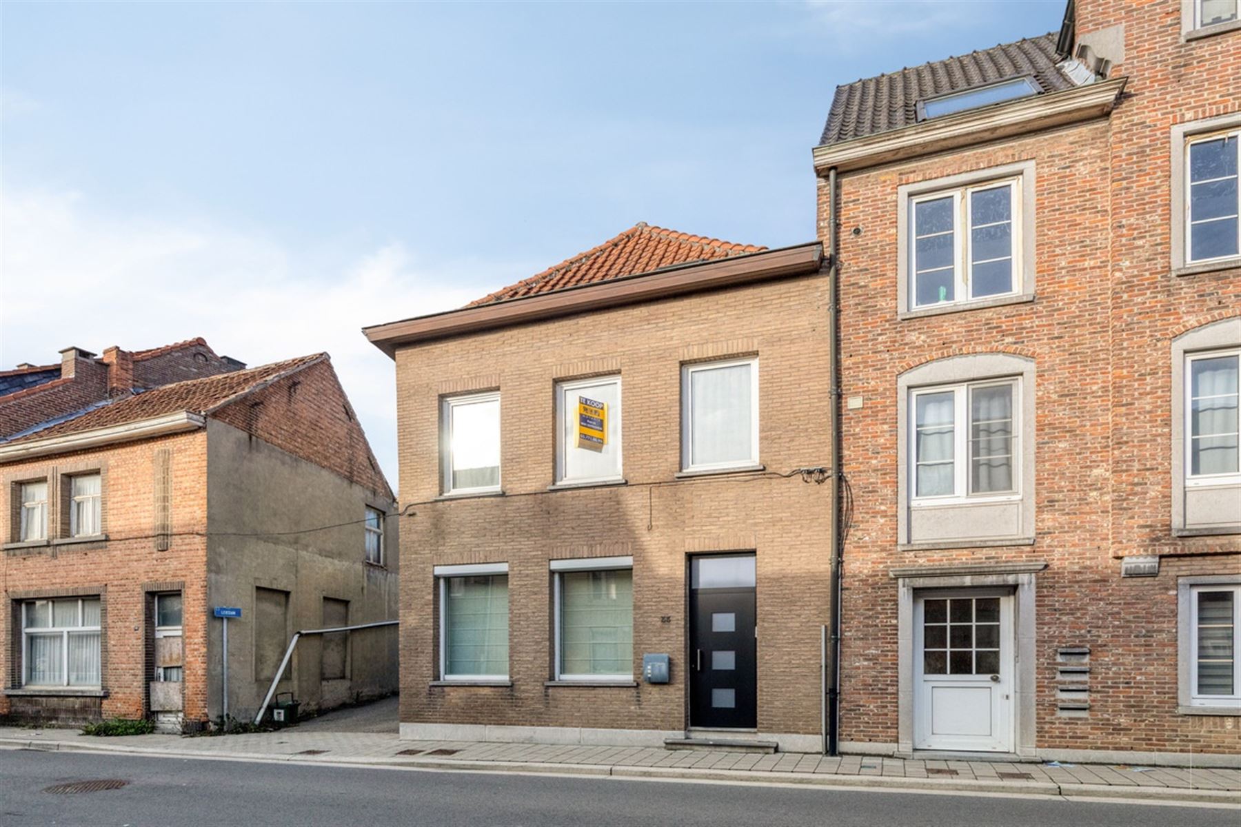 Halfopen bebouwing met 4 slaapkamers en garage foto 3