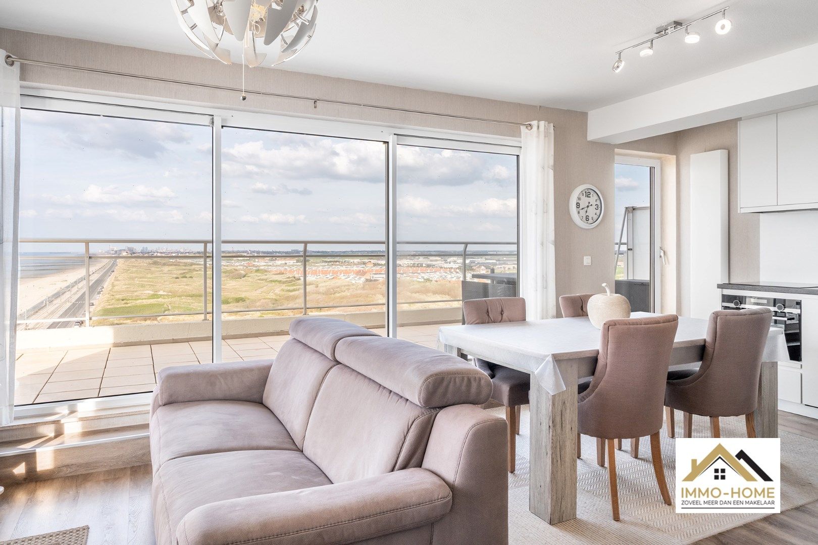 Prachtig hoekappartement met frontaal zeezicht foto 9