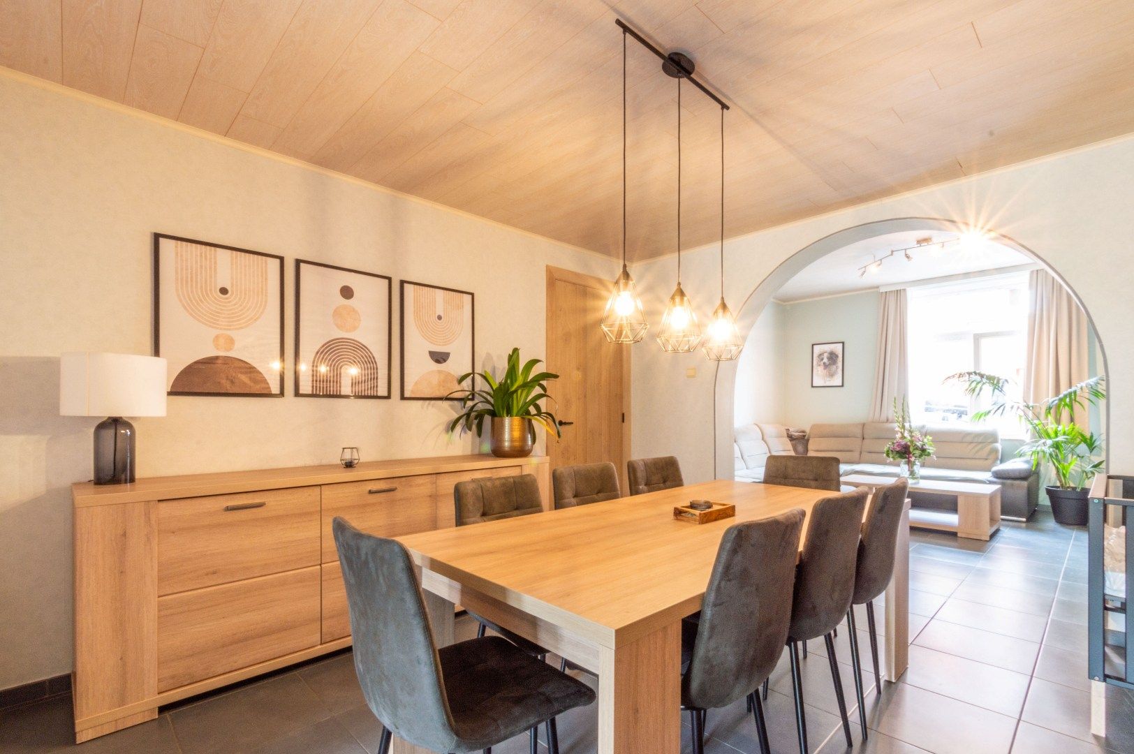 Hoofdfoto van de publicatie: INSTAPKLARE WONING MET 3 SLAAPKAMERS + ZUID-TUIN!