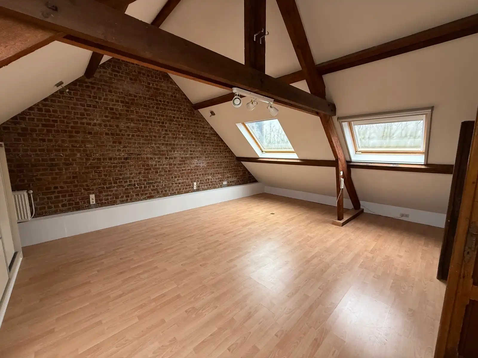 Ruime woning met 4 slaapkamers, garage en tuin in Dilbeek foto 7