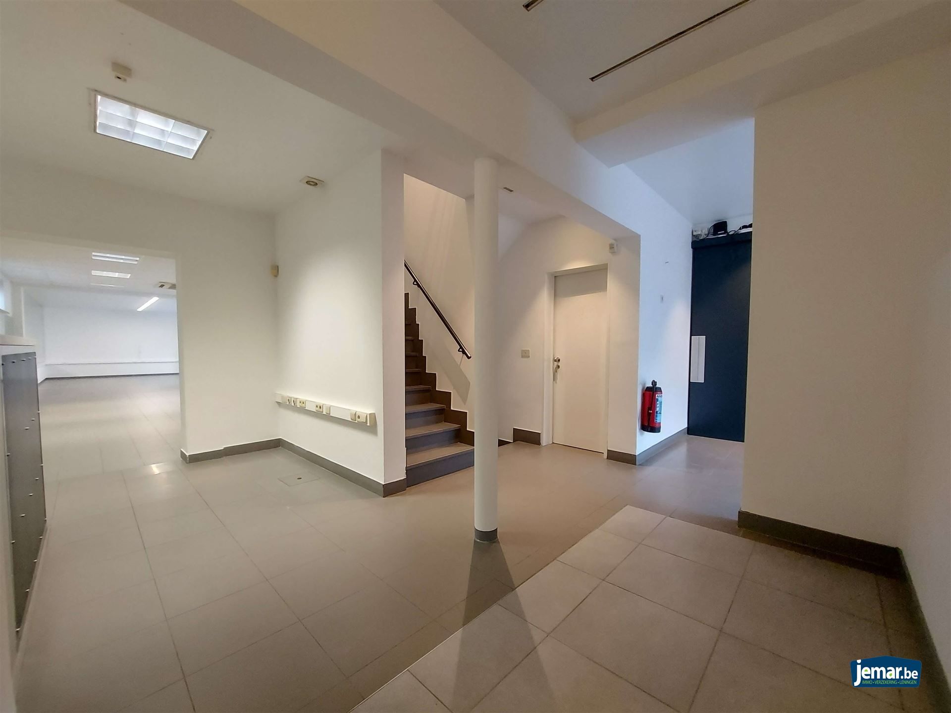 AANDELENOVERDRACHT: Handelspand met appartement foto 6