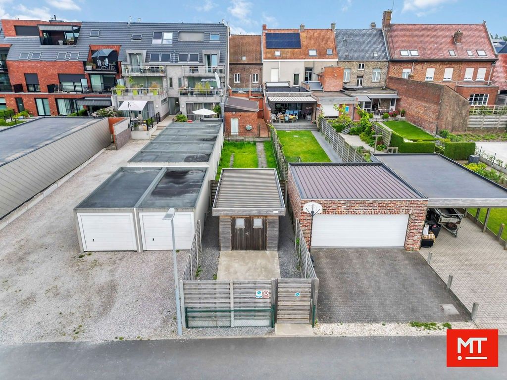 Te renoveren woning met Zuidgerichte tuin, garage en uitweg in Zonnebeke foto 2