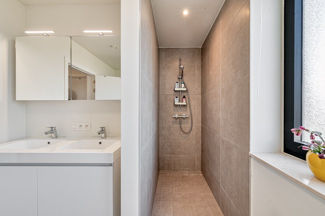 Instapklare woning met 4 slaapkamers en een eindeloos uitzicht foto 17