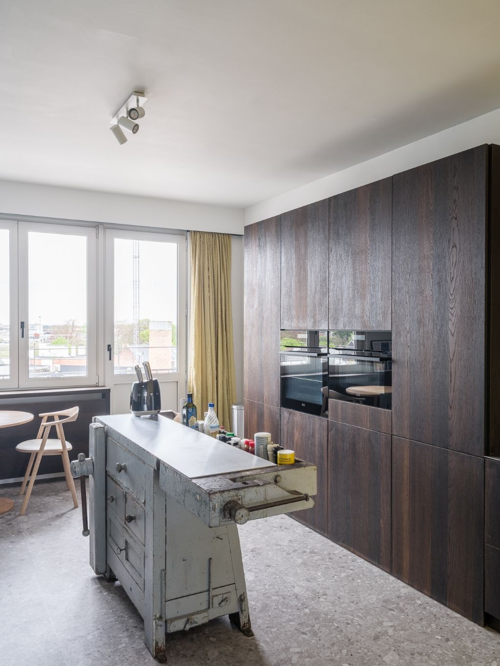 Omgeving Sint-Pietersstation. Stijlvol en architecturaal gerenoveerd appartement met 2 volwaardige slaapkamers, privatieve staanplaats en een zonnig terras. foto 8