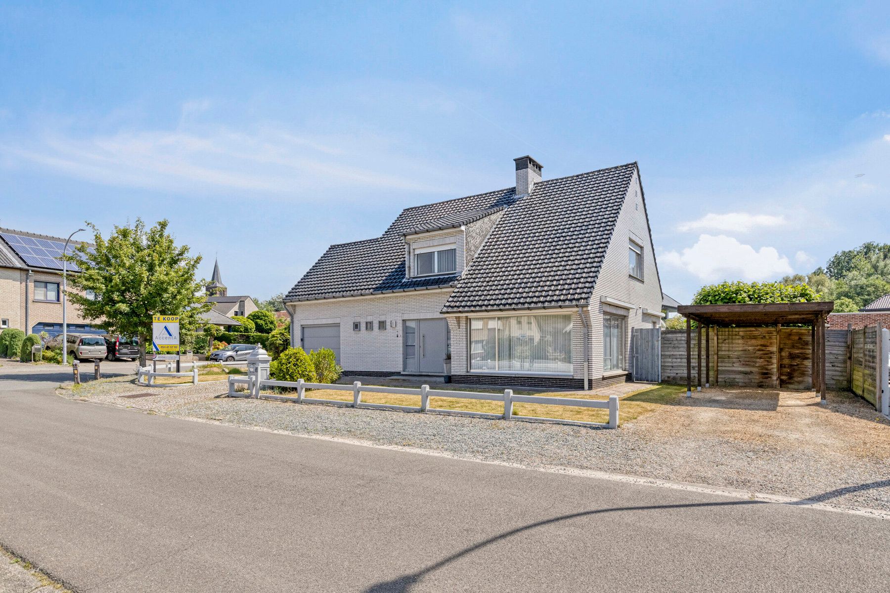 Te renoveren villa met 4 slpk, garage + carport en tuin! foto 2