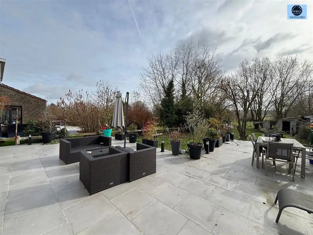 GERENOVEERDE HOB MET GROTE TUIN EN 2 GARAGES foto 13