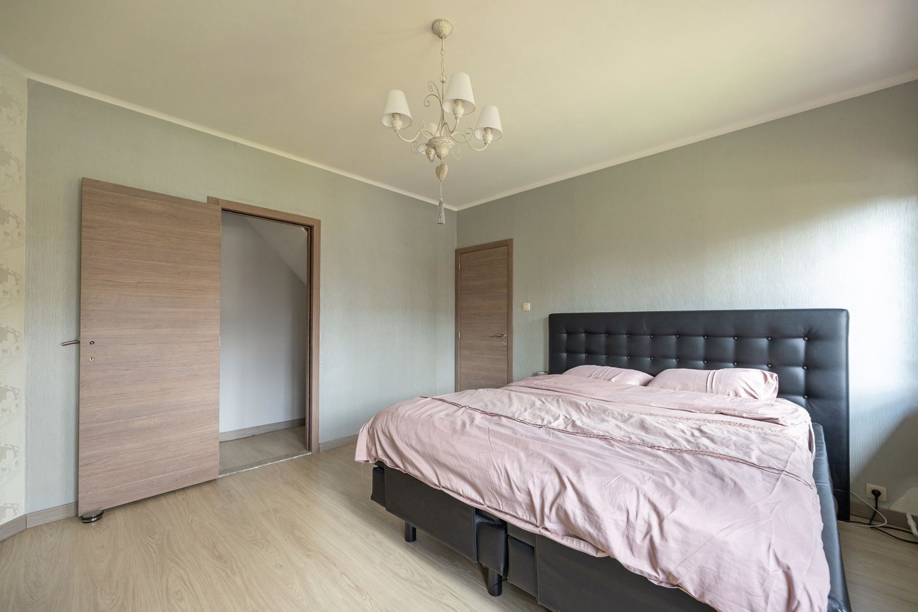 Gerenoveerde woning met zeer gunstig EPC B, in het centrum van Ekeren! foto 15