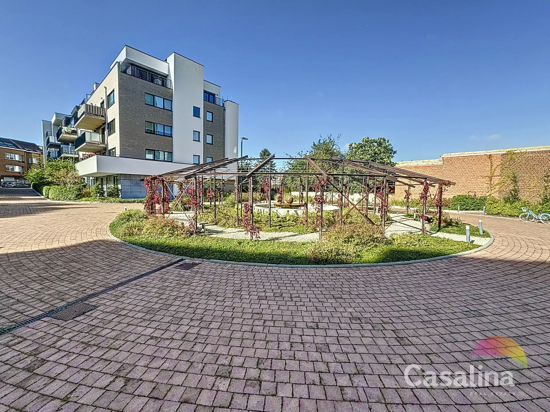 Twee-slaapkamer appartement (ongemeubeld) met terras foto 15