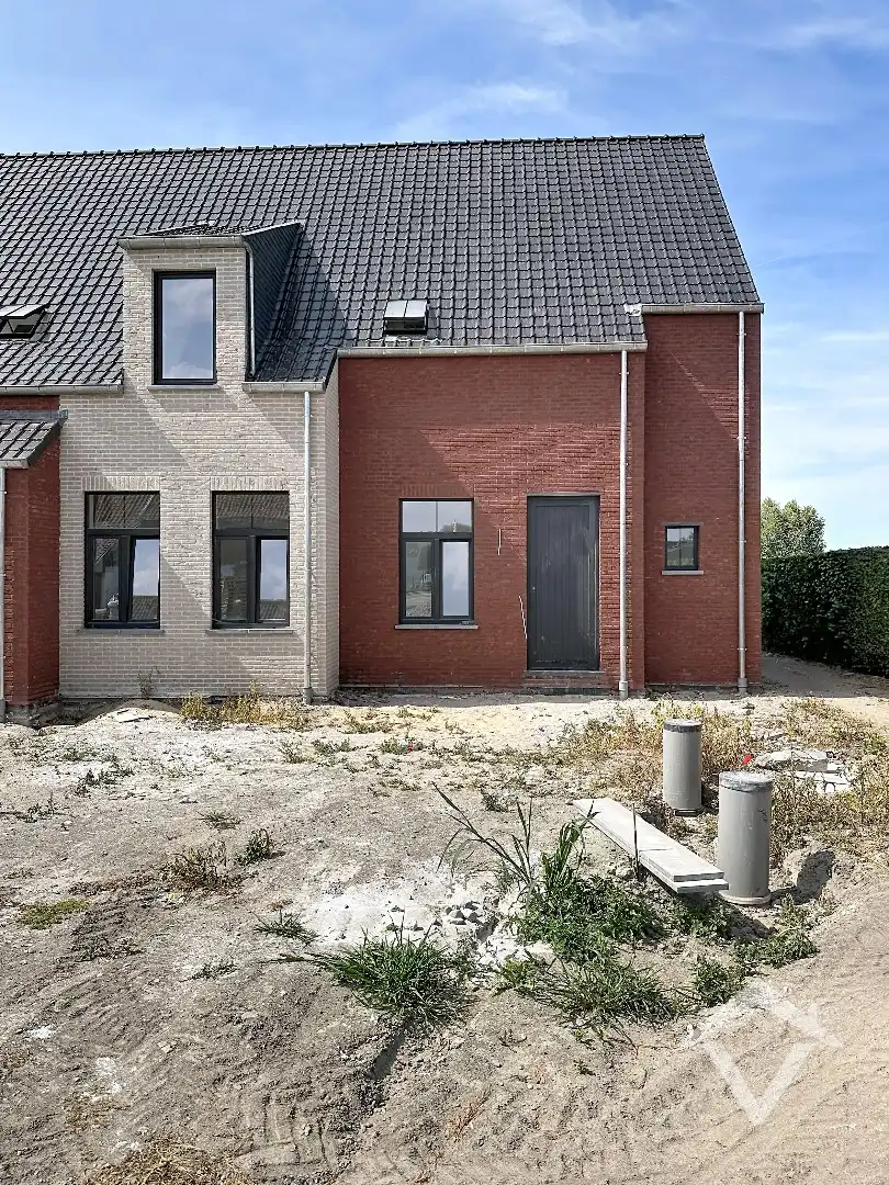 Nieuwbouwwoning met 4 slaapkamers te Westkerke foto {{pictureIndex}}