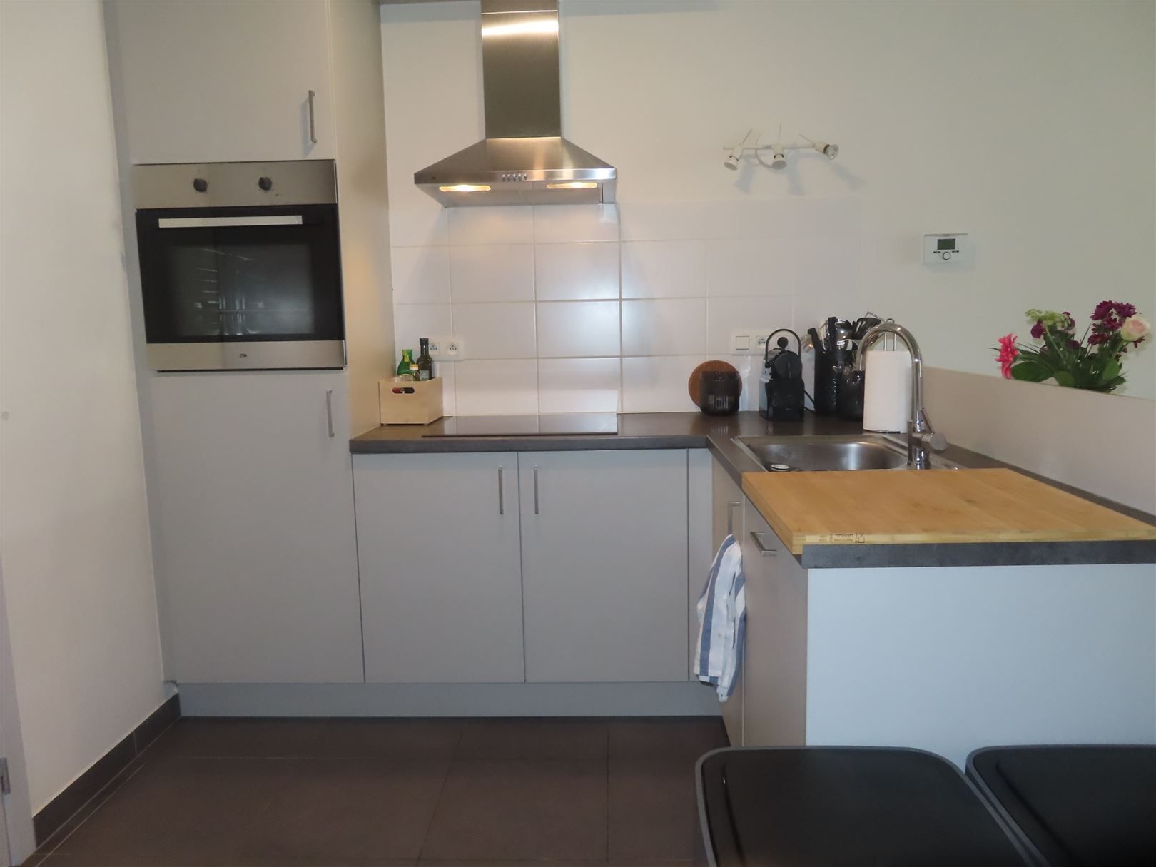 Appartement met één slaapkamer en terras op Belgiëlei! foto 9
