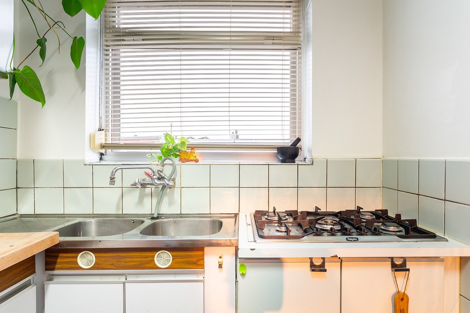 Rustig gelegen, licht en ruim appartement met 2 slk en terras foto 8