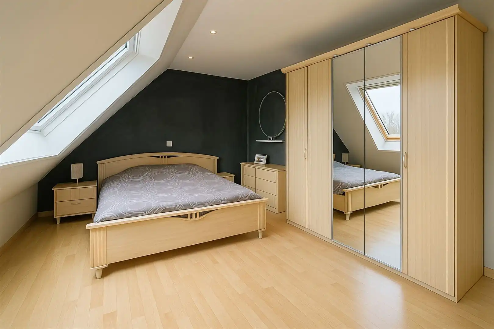 Uniek kantoorgebouw met duplex appartement te koop foto 24