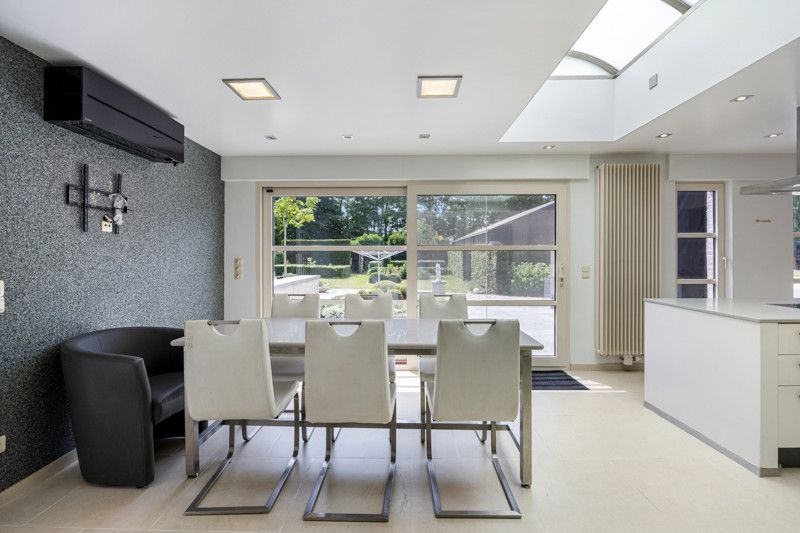 Luxueuze en instapklare woning met garages en tuin foto 7