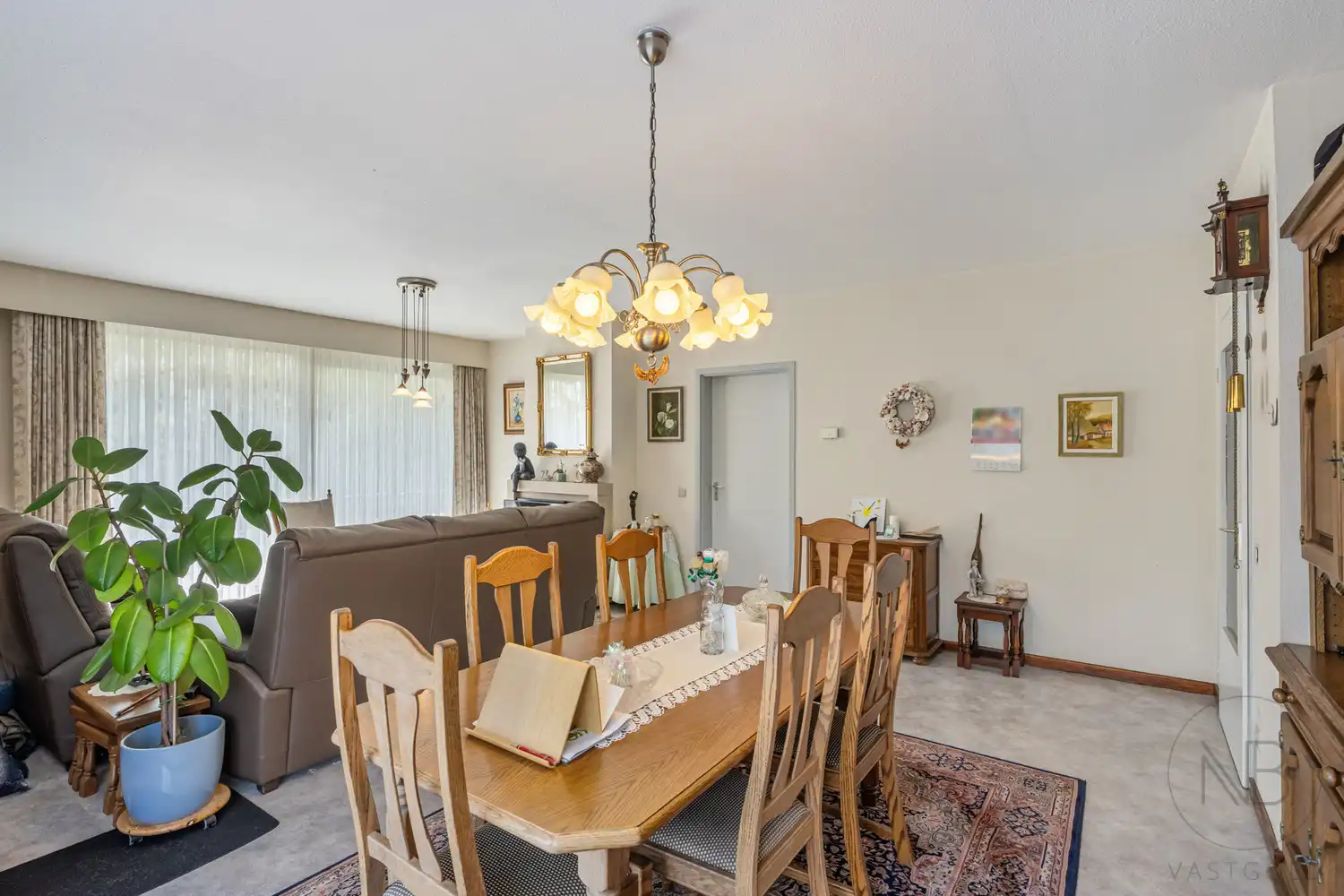 Goed gelegen appartement met 3 slaapkamers foto 8