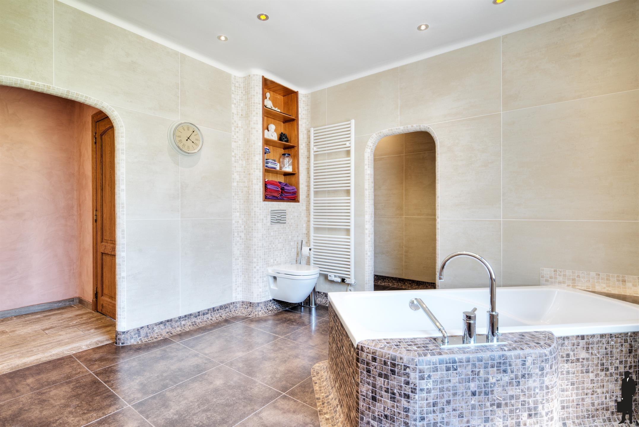 Luxe kangoeroe-villa te Sint-Job met paardenacc. op ca. 1,2 HA! foto 20