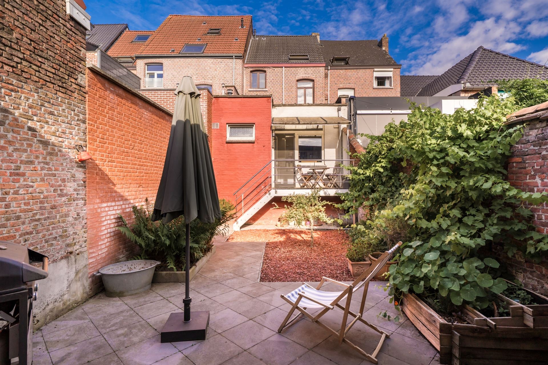 Karaktervolle woning met 3 slpks en tuin met uniek buitenhuis foto 23