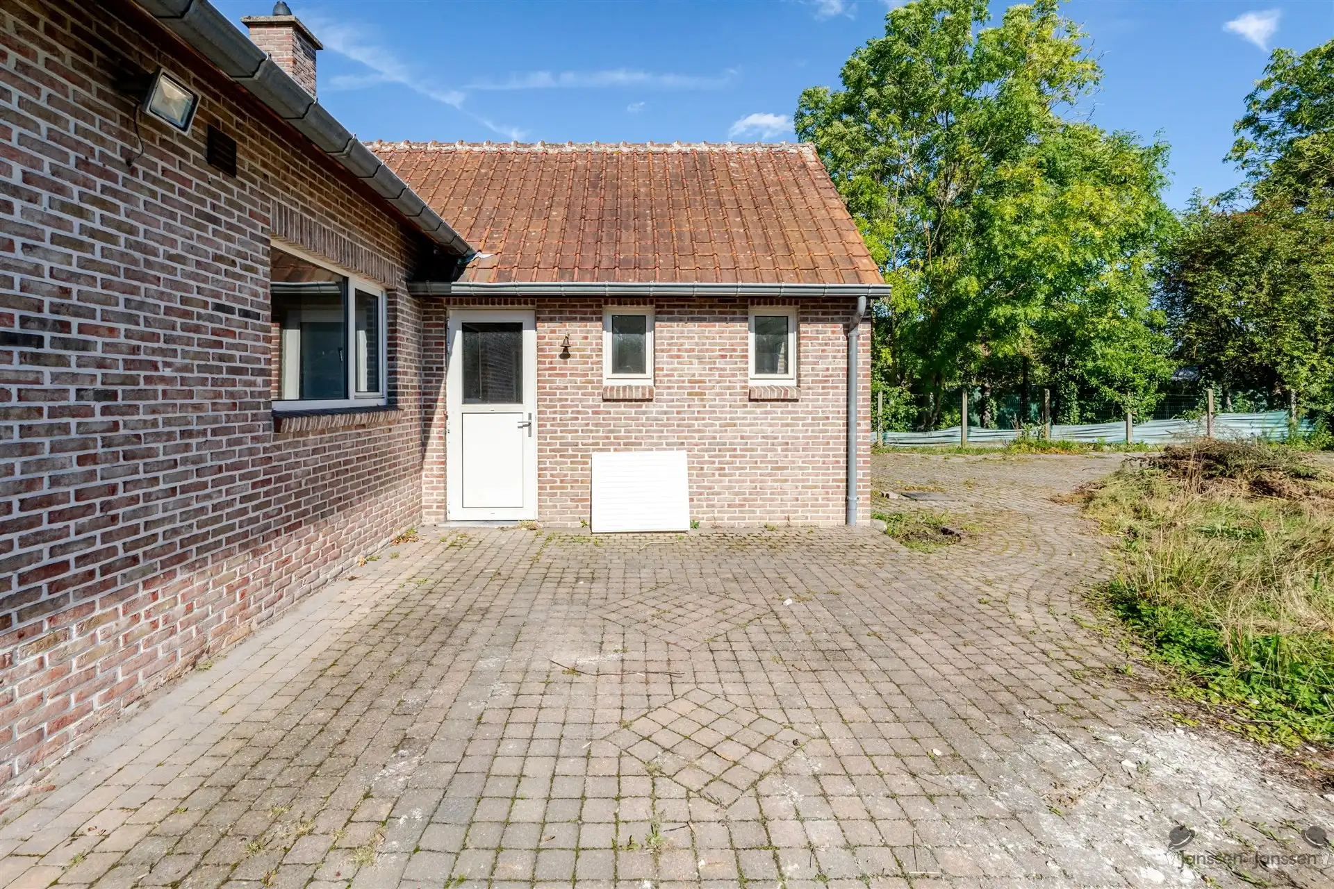 Karaktervolle woning met dubbele garage foto 17