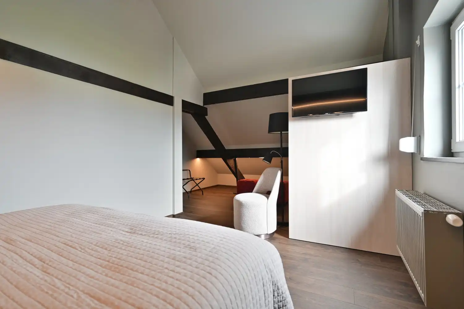 Karaktervolle woning met B&B in Veldwezelt foto 22