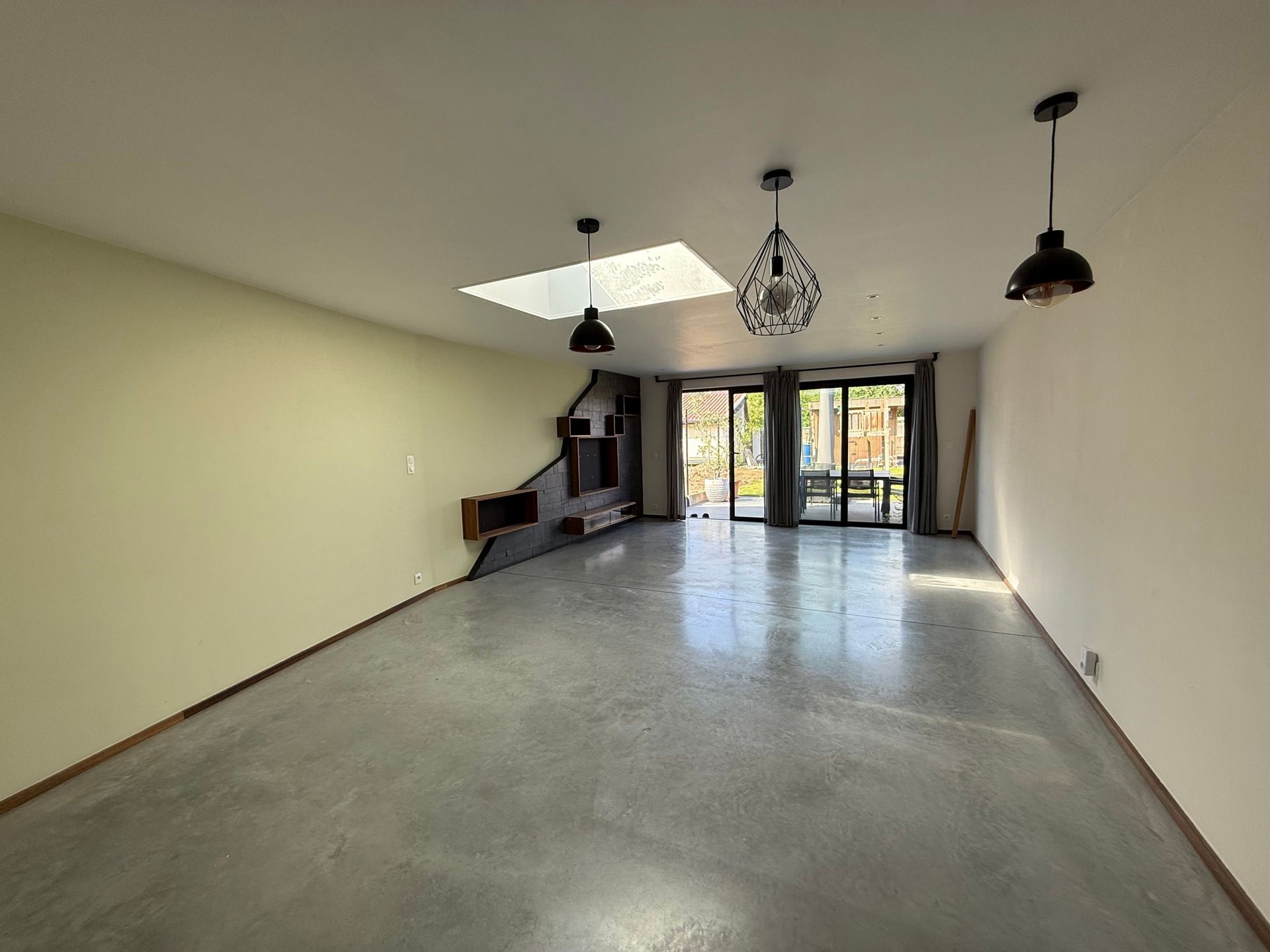 SCHELLEBELLE - Gerenoveerde rijwoning met gezellig terras. foto {{pictureIndex}}