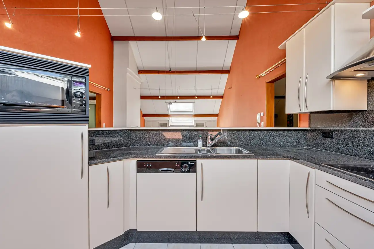 Ruime en degelijke open woning met inpandige garage en gezellige zuidwest georiënteerde tuin op een rustige locatie nabij het centrum van Lochristi! foto 23