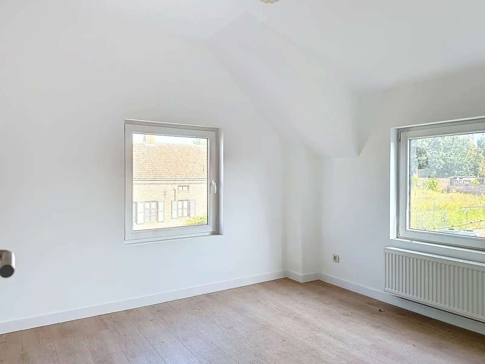 Gerenoveerde half open bebouwing met vlotte verbinding naar A12 foto 2