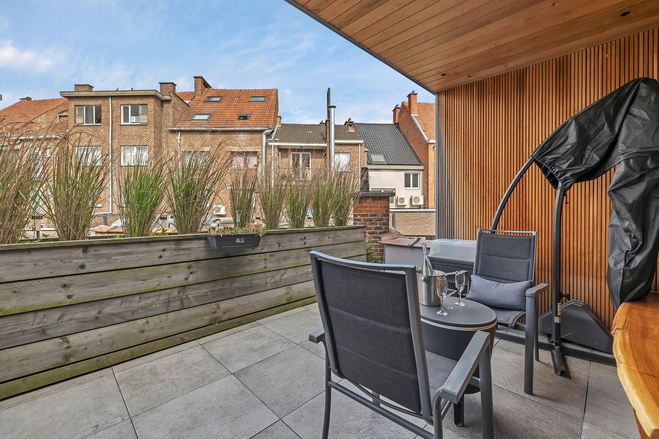 Volledig gerenoveerde bel-etage met ruime garage en terras foto 24