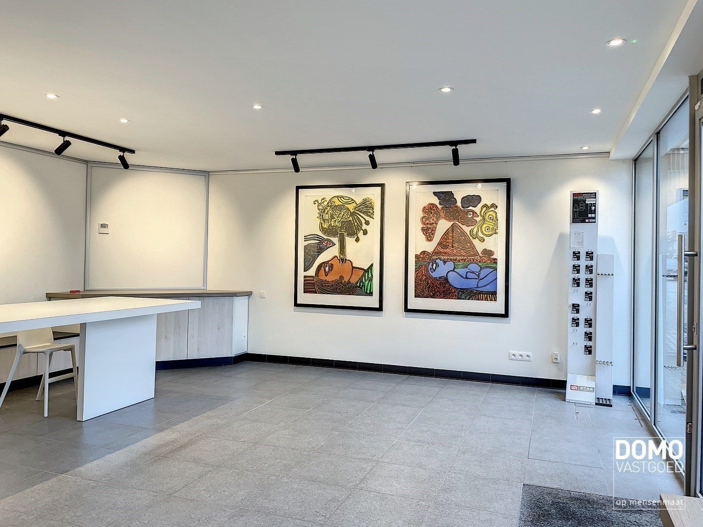 Commercieel gelegen handelspand met inclusief bovenliggend appartement te Kermt. foto 20