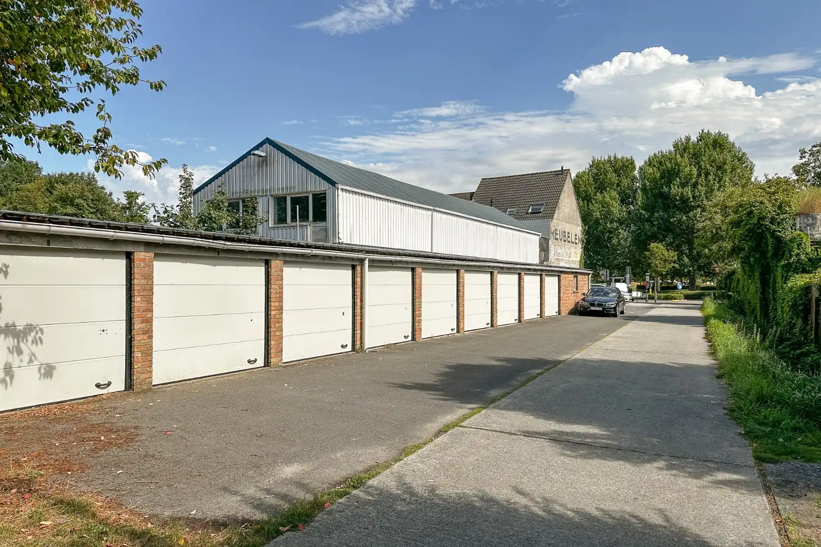 11 garageboxen als geheel te koop in centrum Zandvoorde foto 4