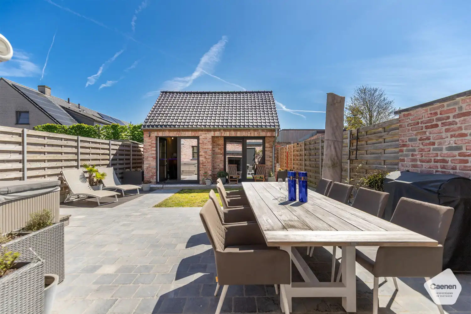 Recente en energiezuinige woning (2013) met 3 slaapkamers, inpandige garage en een uniek bijgebouw! foto 2