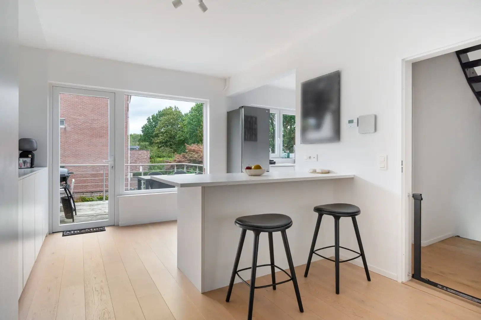 Instapklare gezinswoning met 4 slaapkamers, praktijkruimte en A-label! foto 2