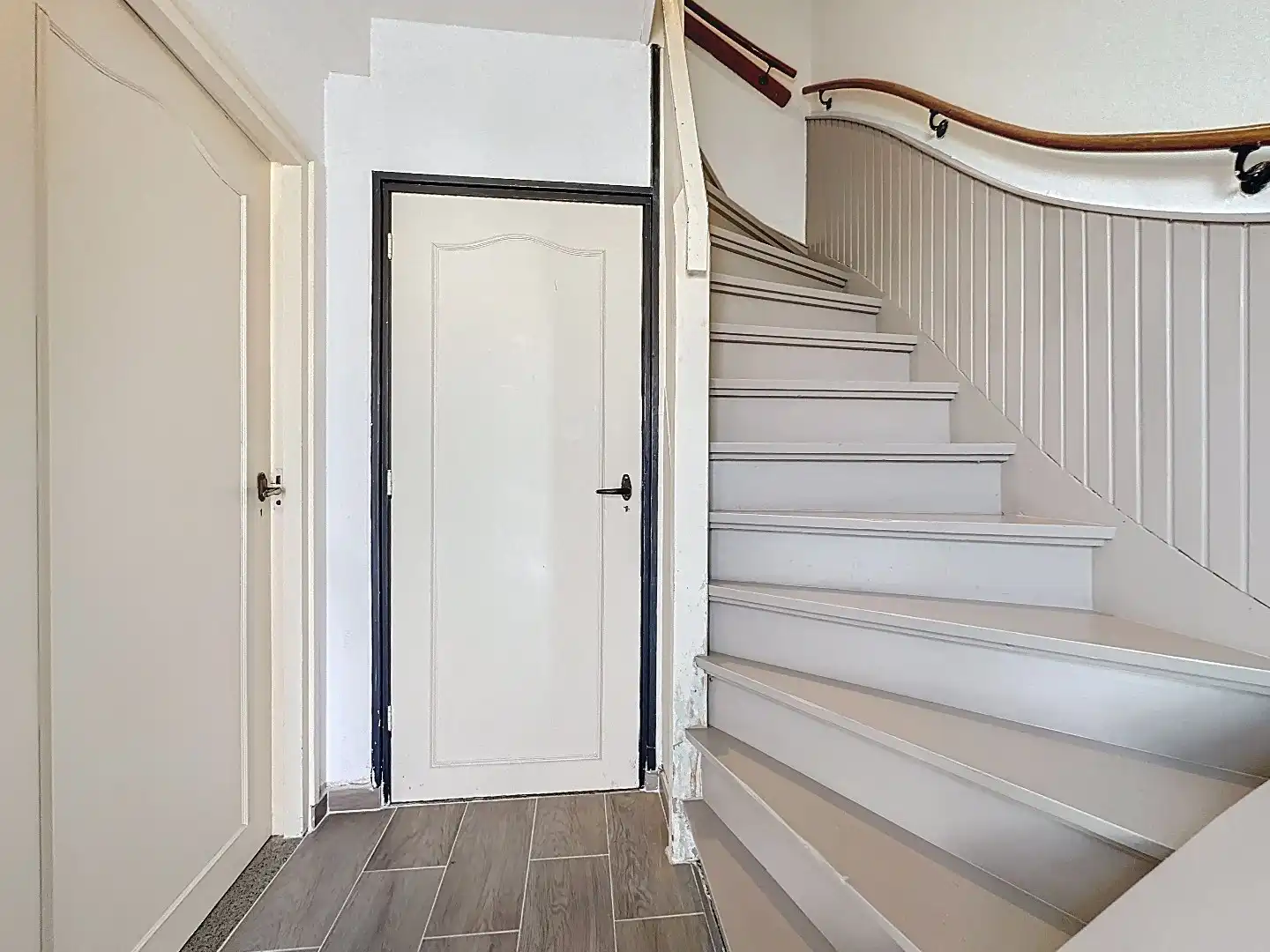 Ruime hoekwoning nabij centrum foto 14