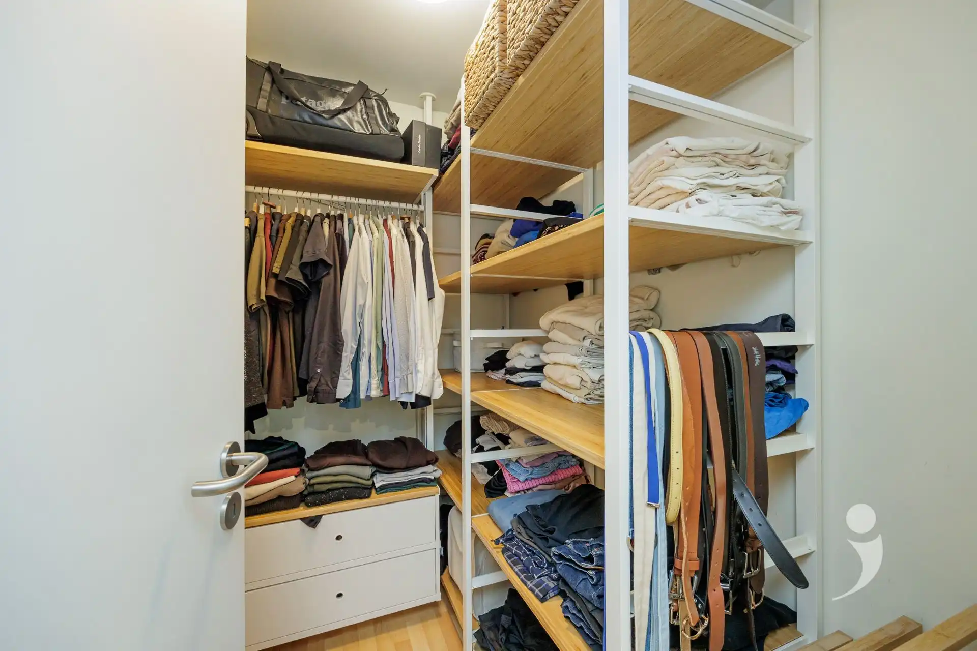 Ruim appartement met groot terras en 2 slaapkamers foto 16