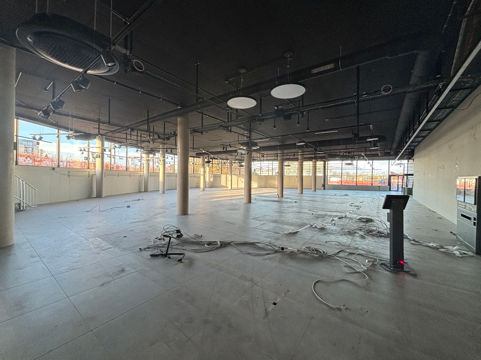 Commerciële ruimte (999 m²) te huur – Keerdok Mechelen foto 4