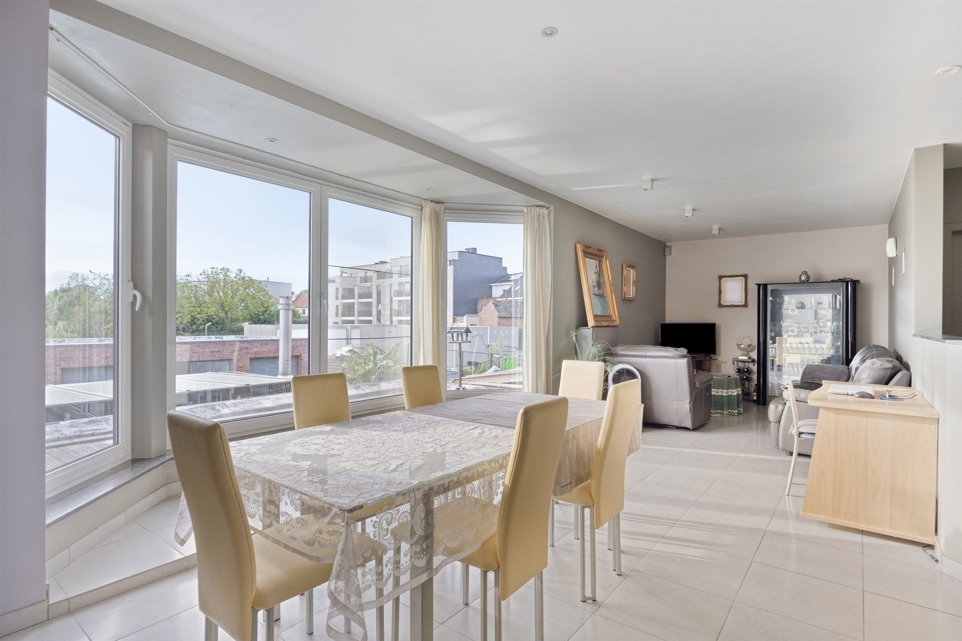 Appartement, 90 m², met 2 slpks en garage in Herzele. foto {{pictureIndex}}