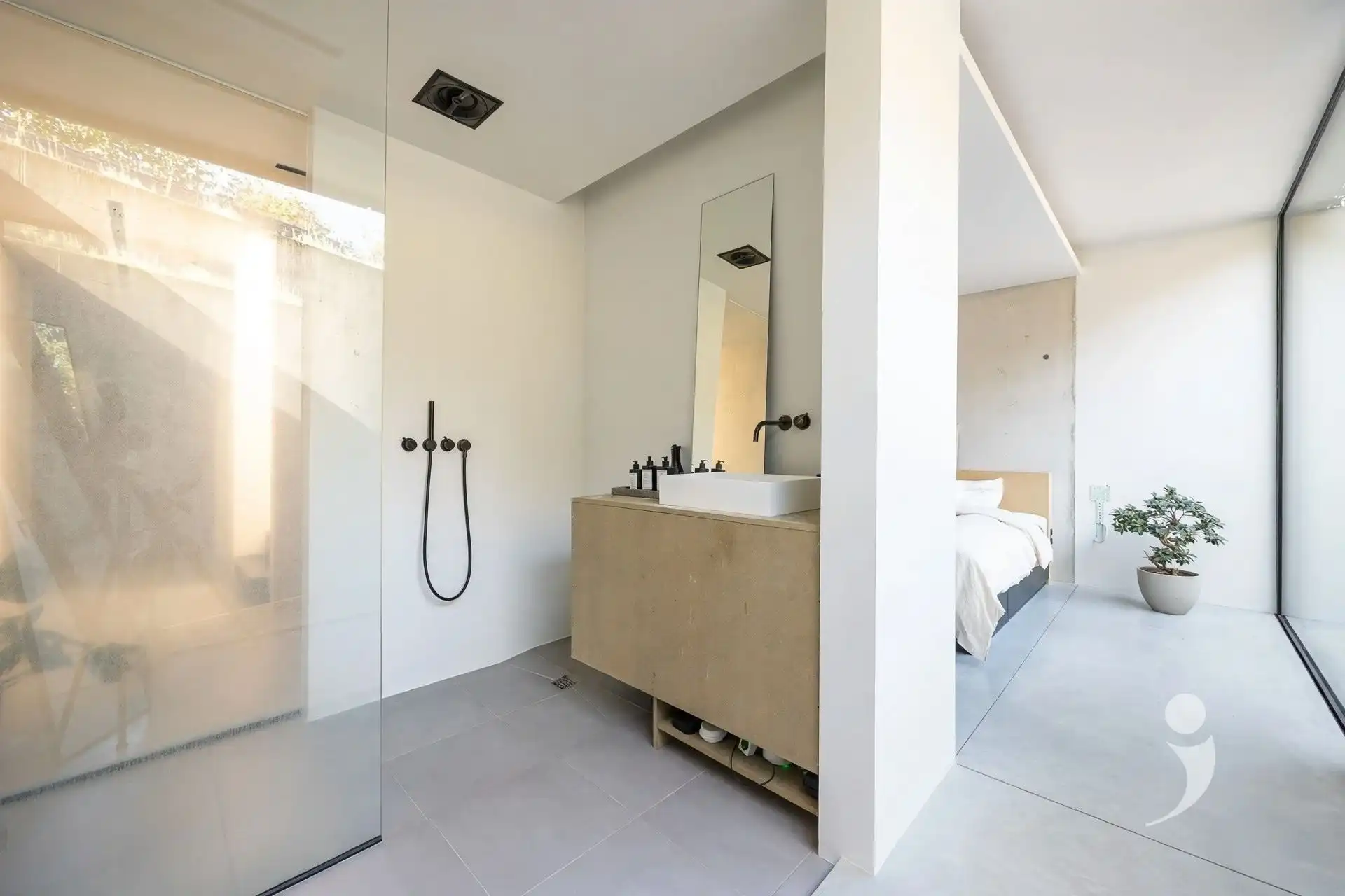 High-end architectenwoning met zwembad en prachtig zicht op de achterliggende weides foto 40