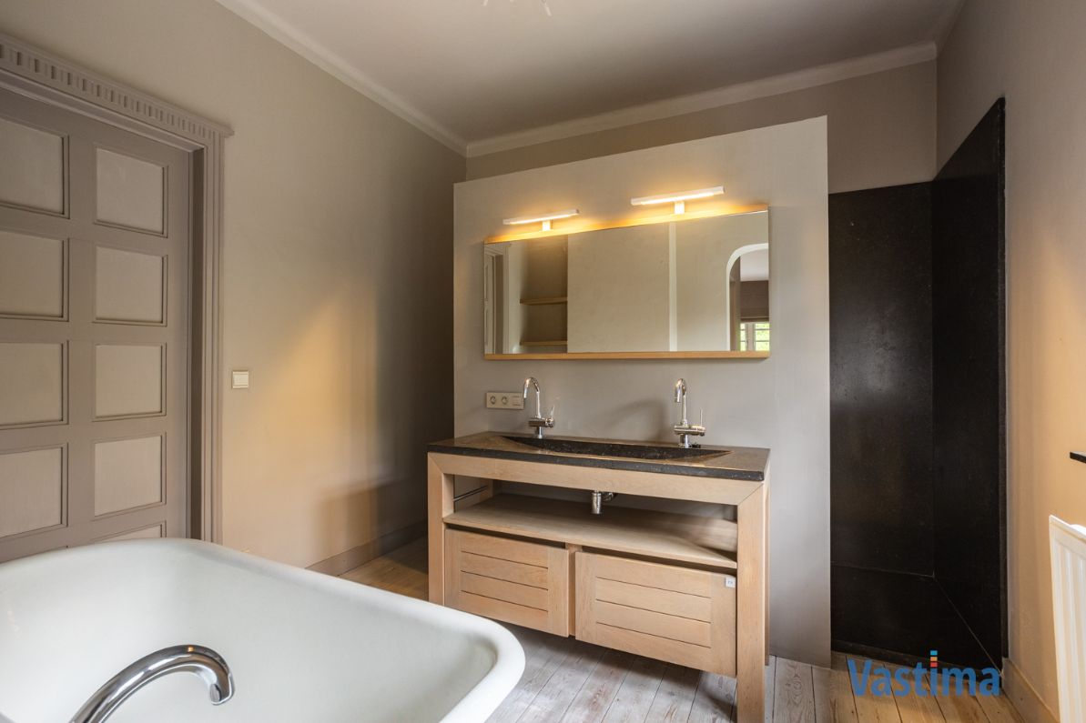 Karaktervolle villa met authentieke charme in een groene setting foto 29