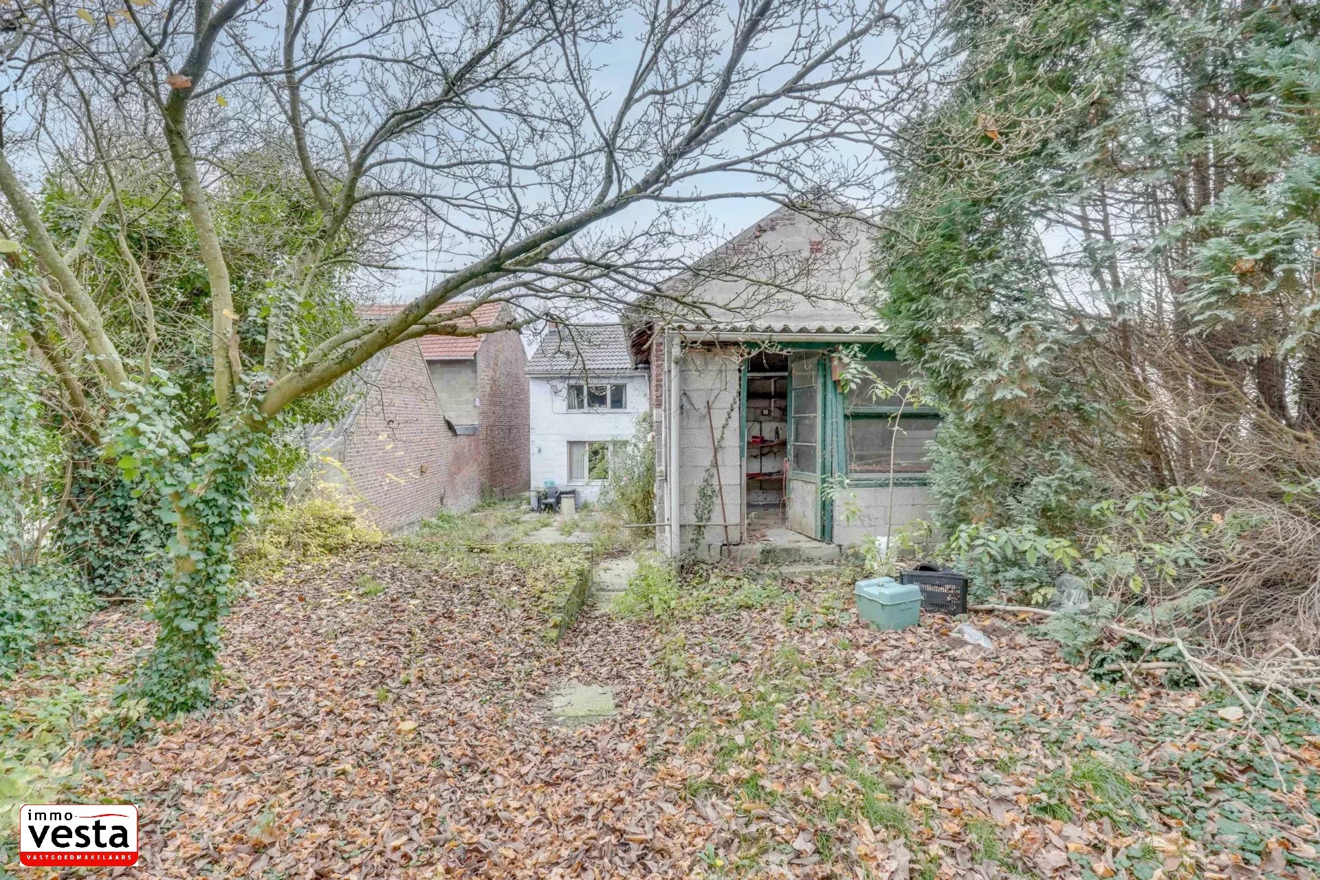 Te renoveren woning op goede locatie foto 15