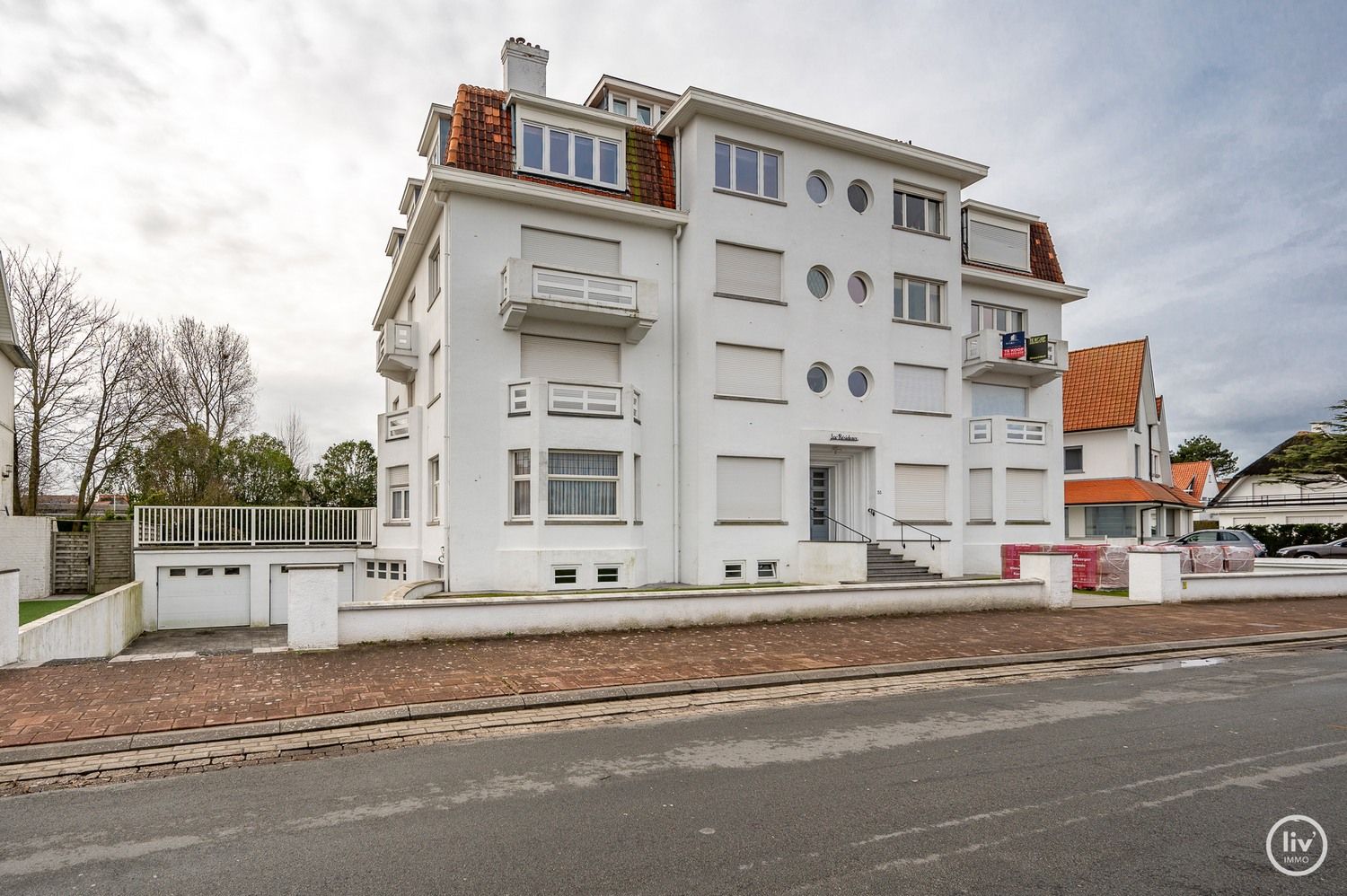 Prachtig gerenoveerd appartement op een topligging met frontaal meerzicht aan het zegemeer te Knokke. foto 8