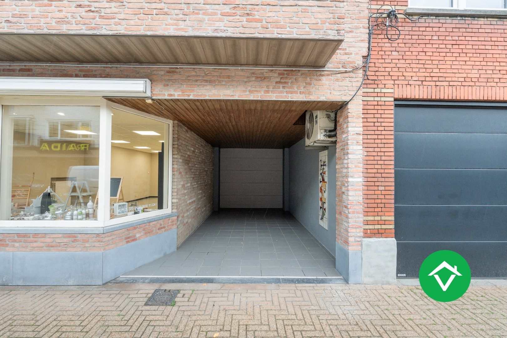 Veelzijdig handelspand met woonst en twee verhuurde appartementen in centrum Aartrijke foto 19