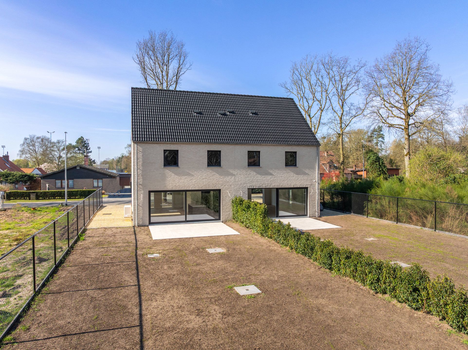 Stijlvolle nieuwbouwkoppelwoning met adembenemend boszicht foto 18