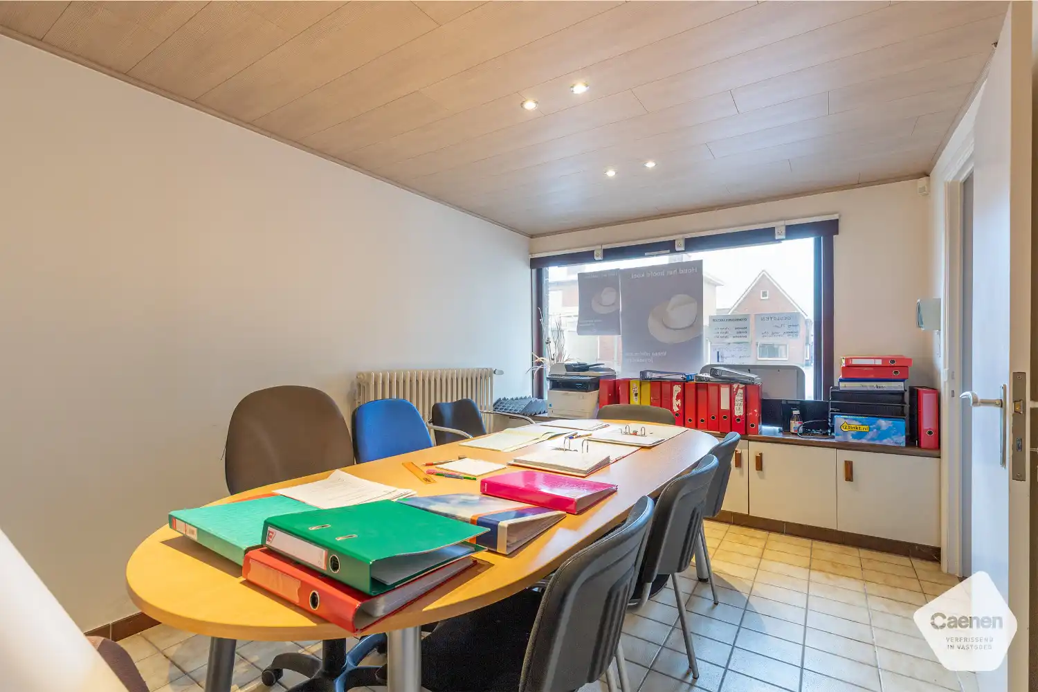 Uitzonderlijk ruime eigendom met wonen en werken onder één dak foto 16
