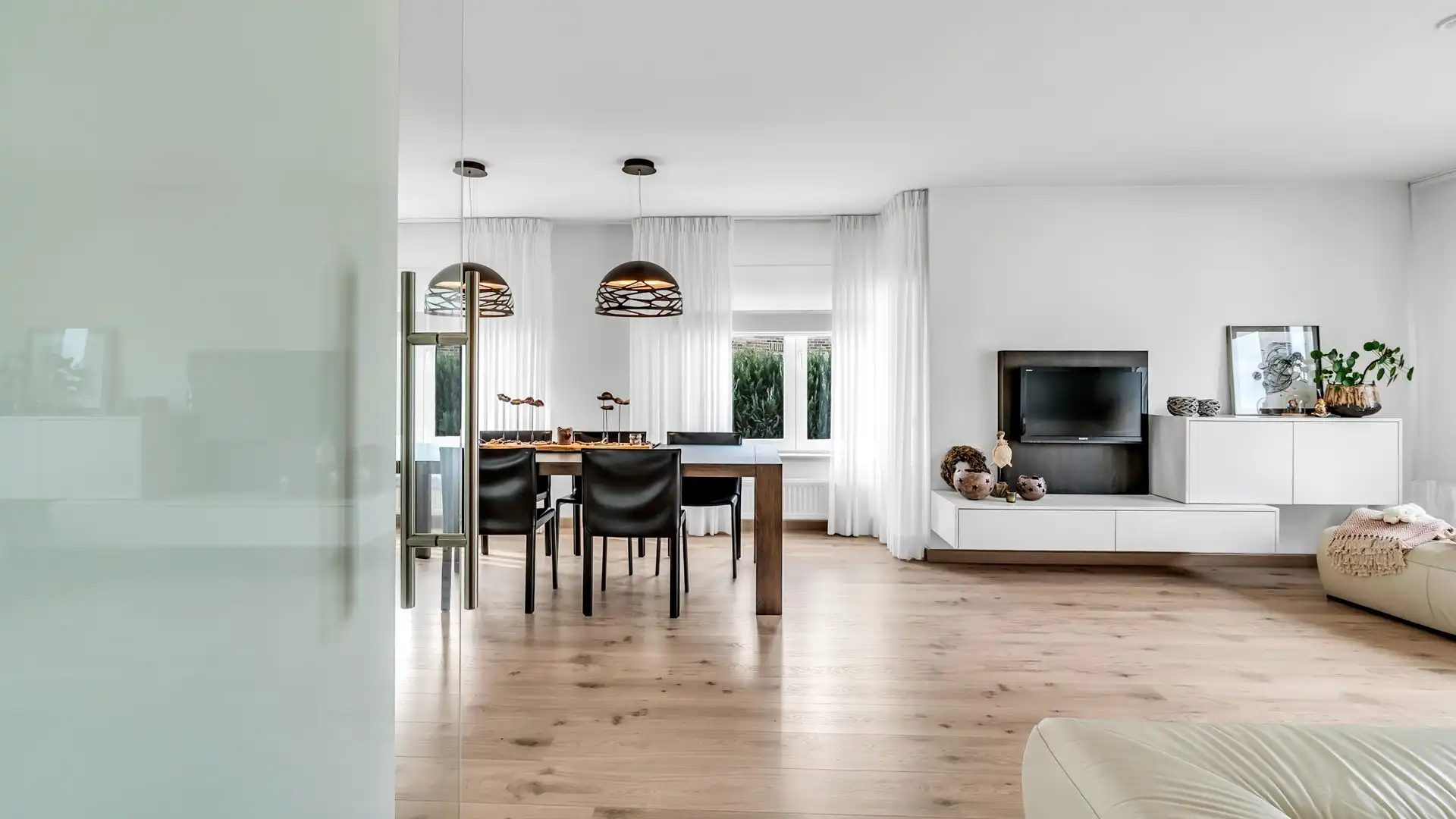 Gerenoveerd en lichtrijk appartement met 2 slkprs in As foto 4