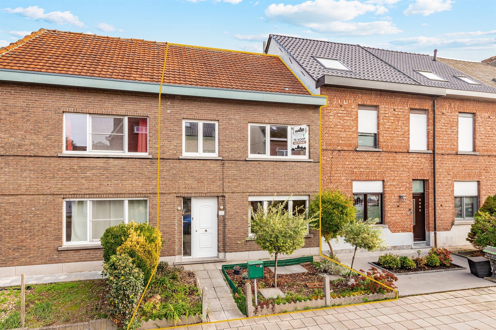 Hoofdfoto van de publicatie: Op te frissen woning met twee slaapkamers en garage te Hofstade