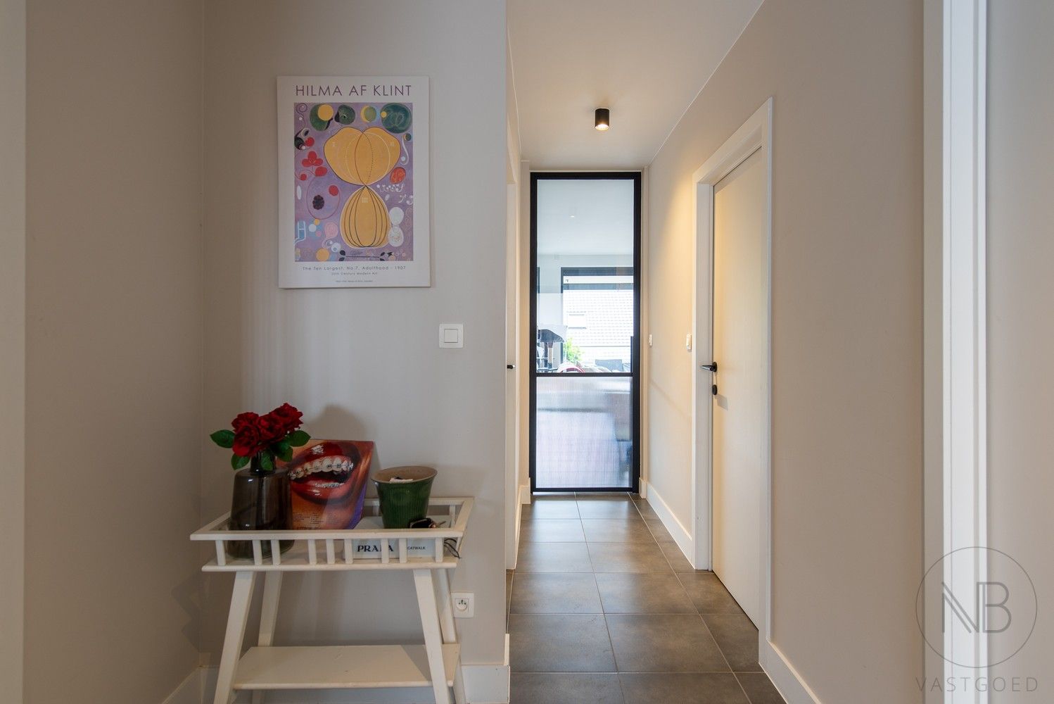 Instapklaar appartement met 2 slaapkamers & autostaanplaats! foto 9