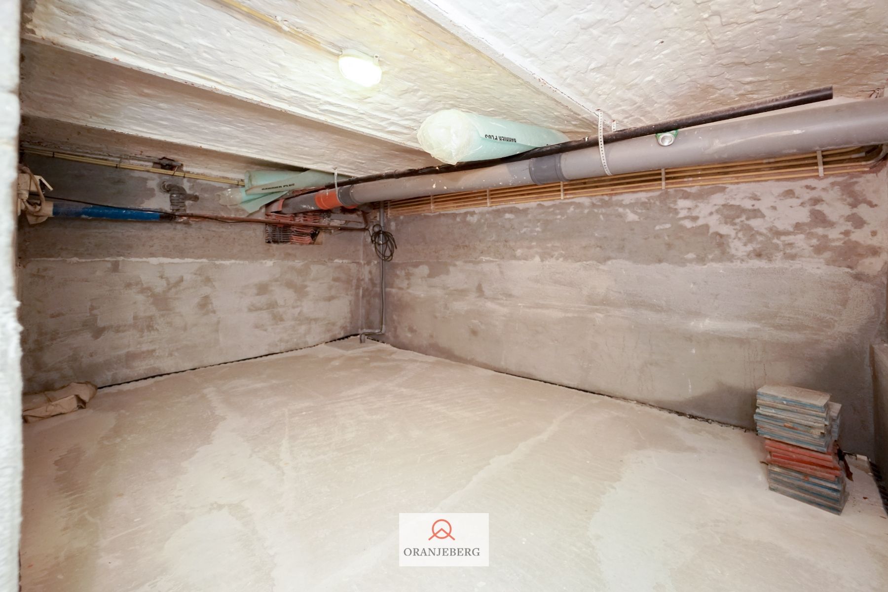 Ruime gerenoveerde burgerwoning nabij de Visserij foto 36