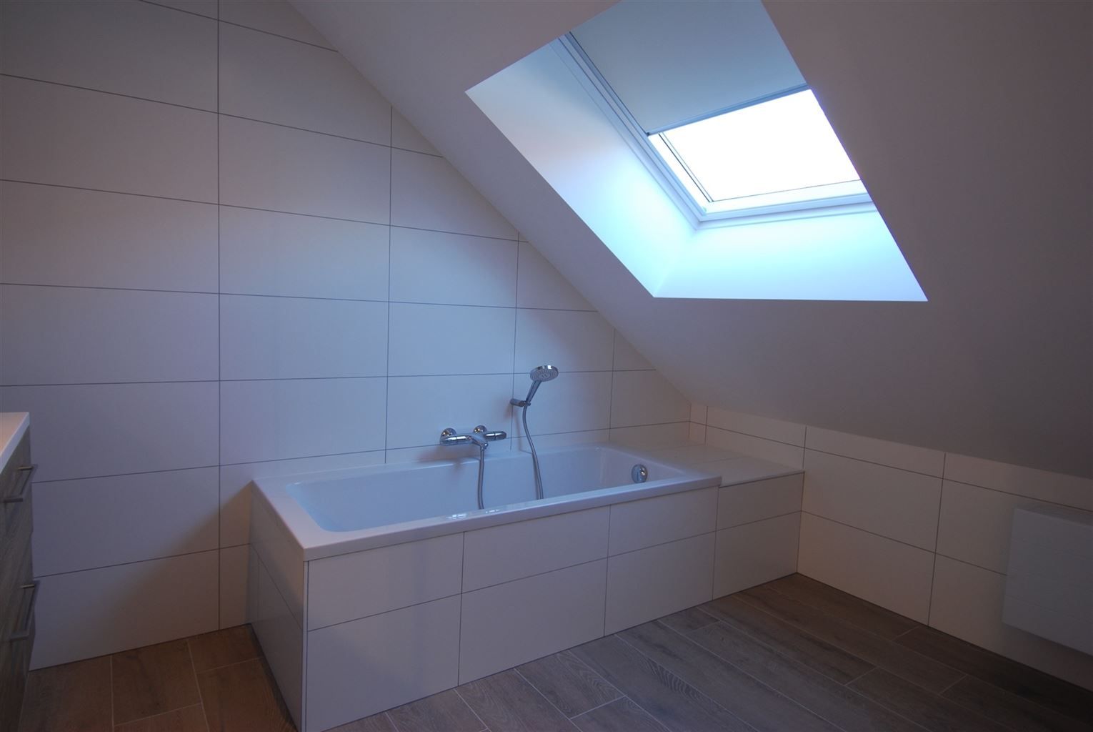 Volledig gerenoveerd duplex-appartement met 2 slaapkamers in het centrum van Maaseik met moderne afwerking. foto 15