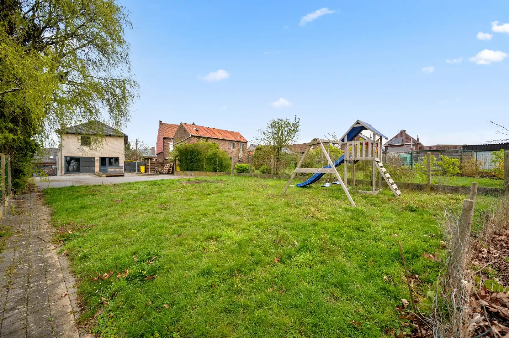 Instapklare OB (2006) met grote garage en 3 slpks foto 2